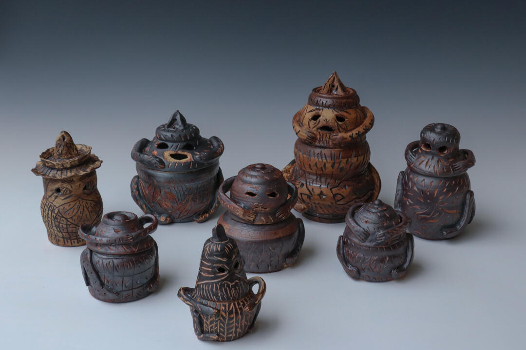 Vamos a trabajar, 2019, stoneware with oxidations